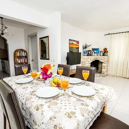 Kristal Deniz Manzaralı Villa
