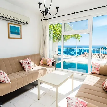 Kristal Deniz Manzarali Villa *